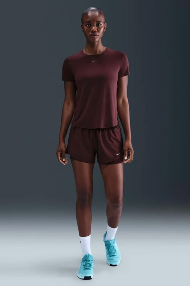 Kadın Dri-FIT Orta Bel 8 cm (Yaklaşık) 2'si 1 Arada Şort