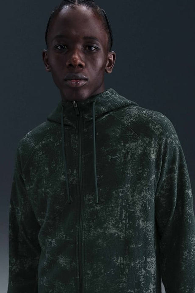 Nike Primary Therma-FIT Erkek Yeşil Fermuarlı Kapüşonlu Antrenman Sweatshirt